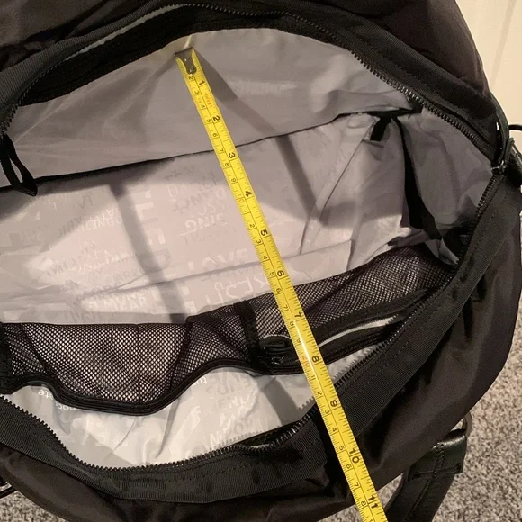 EUC Lululemon quilted carry bag - Picture 9 of 11